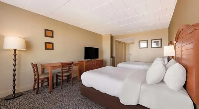 Четырёхместный номер Standard с видом на улицу Comfort Inn South Oceanfront