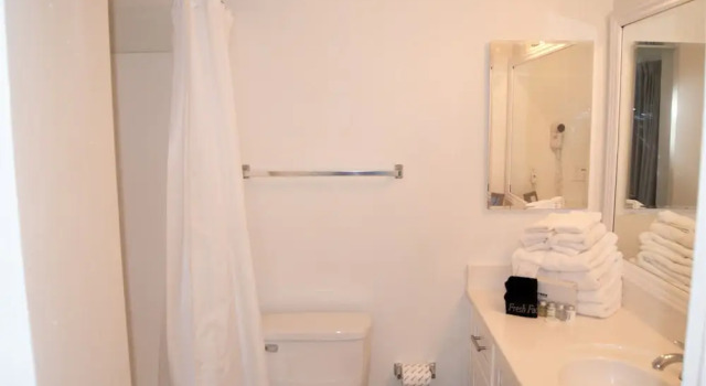 Апартаменты 220 Fully Furnished with WiFi by RedAwning