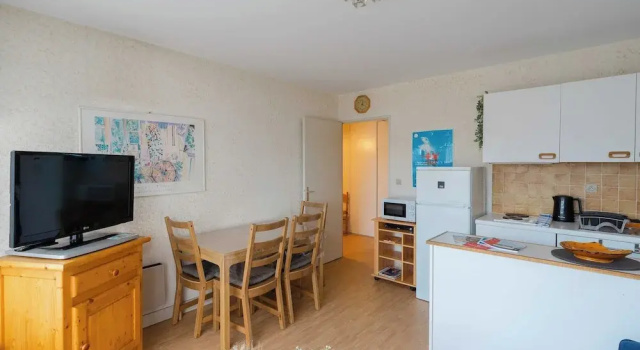 Апартаменты Charm 2 Rooms With Parking in Heart of Deauville