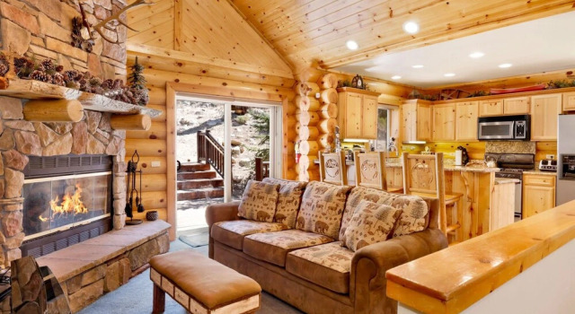 Black Bear Castle #2047 by Big Bear Vacations, Rezerwuj Hotel Big Bear Lake Stany Zjednoczone