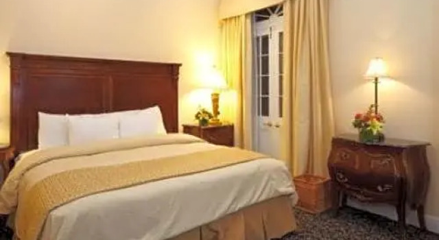 Четырёхместный номер Standard Maison Dupuy Hotel