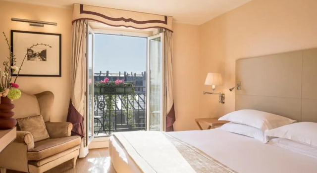 Двухместный номер Deluxe с балконом Castille Paris   Starhotels Collezione