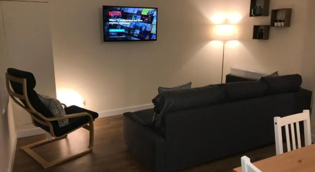 2 Lower Kessock Street, Забронировать Дом для отпуска Отели Инвернесс с парковкой, рядом с Inverness Visit Scotland Information Centre, Парковка