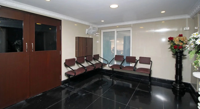 OYO Flagship 469 Nungambakkam Near US Consulate