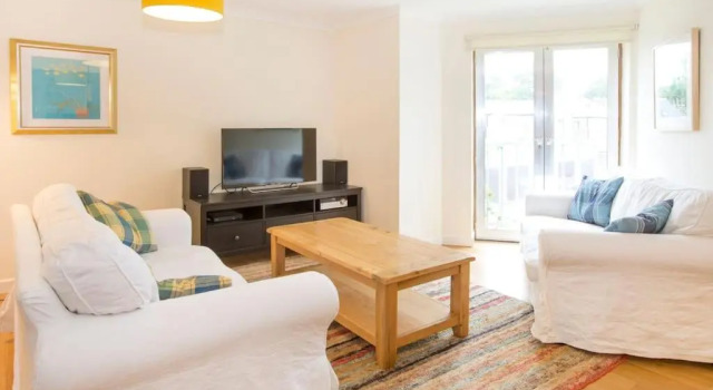 Bright Oxford Apartment