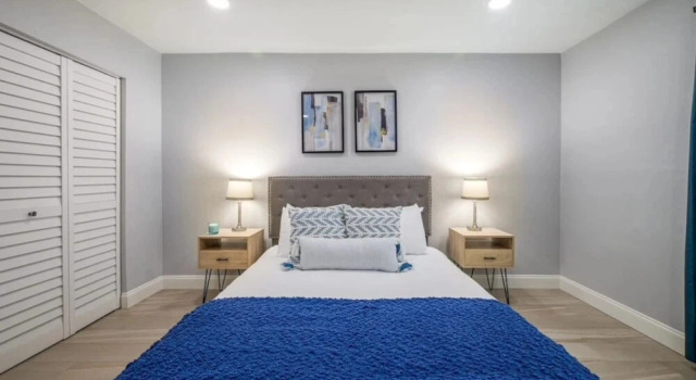 561j Large 2 Bedroom With King bed and Patio, Забронировать Дом для отпуска Виллы штата Флориды, Вилла