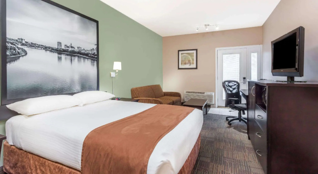 Двухместный номер Standard Super 8 by Wyndham Saskatoon Near Saskatoon Airport