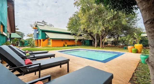 Kasongo Lodge, Rezerwuj Hotel Hotele w Victoria Falls z basenem, Basen