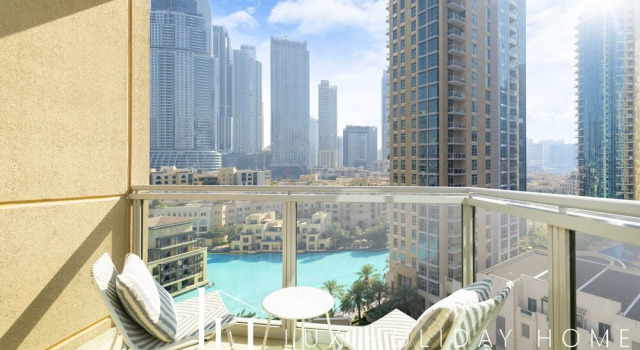 Апартаменты LUX  The Stunning Fountain View Suite