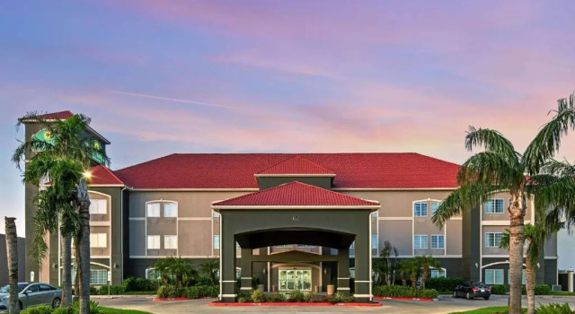 La Quinta Inn & Suites by Wyndham Mercedes Outlet Mall, Buchen Sie Hotel Weslaco Rio Grande Valley