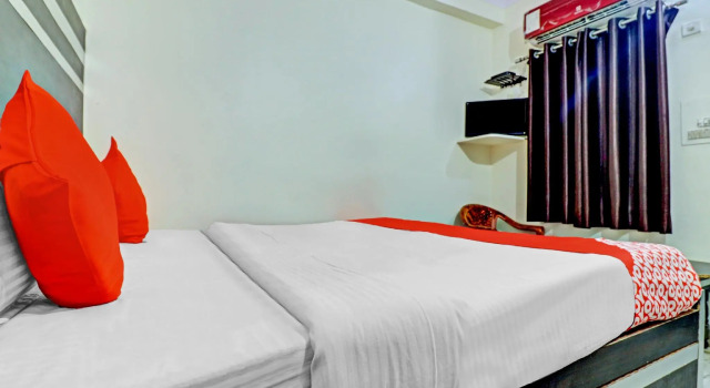 OYO 77893 Hotel Gopal