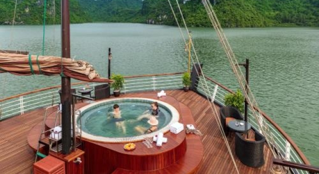 Orchid Ha Long Cruise, Забронировать Отель Отели Хайфона 5 звезд, 5*