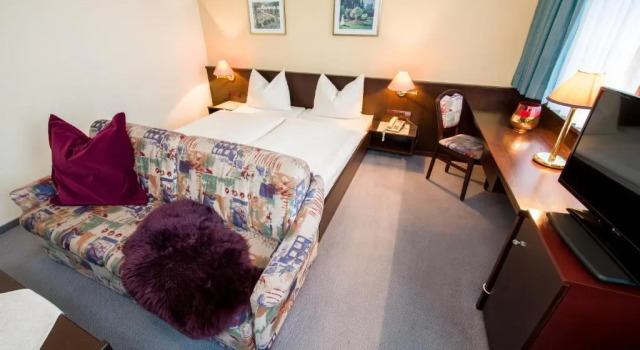 Трёхместный номер Superior Hotel Goldener Hirsch