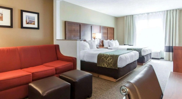 Четырёхместный люкс Comfort Suites Airport