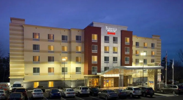 Кровать в общем номере Fairfield Inn & Suites by Marriott Arundel Mills BWI Airport