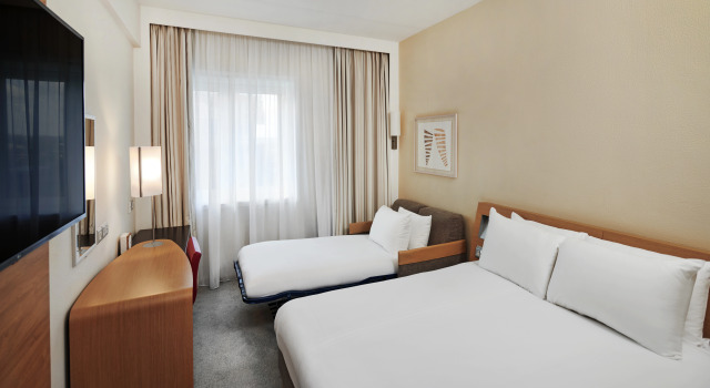 Novotel London West
