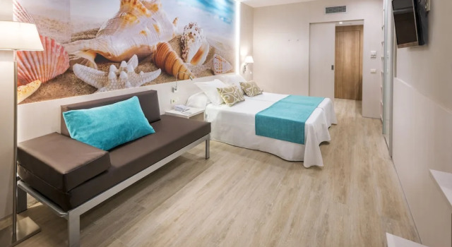 Трёхместный номер Standard с балконом и с видом на город Sumus Hotel Stella and Spa 4S Adults Recommended