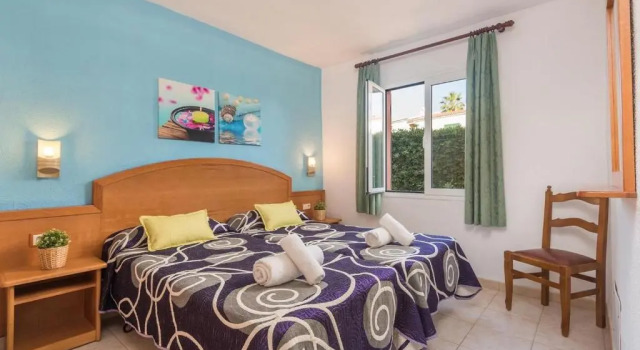 Apartment 30 meters from the beach, Rezerwuj Apartament Hotele w Minorka z parkingiem, Parking
