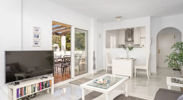 Terrific Bright Apartment with Private Terrace Ref 71, Забронировать Апартаменты/квартира Михас Коста-дель-Соль, рядом с Гольф-клуб Calanova