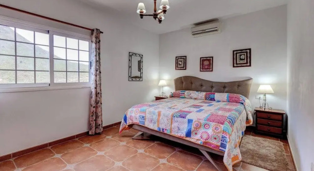 Beautiful Arianny House With Pool, Prenota Appartamento Arona 