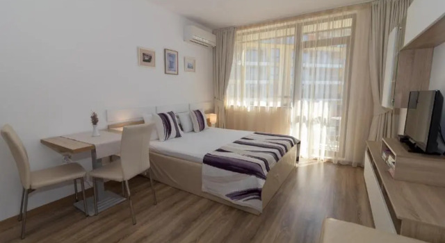 Студия с балконом и с видом на море South Beach Apartment