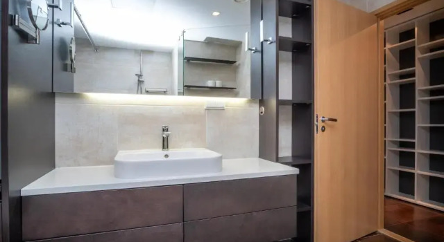 Dream Stay - Stylish Apartment Near Old Town with Free Parking