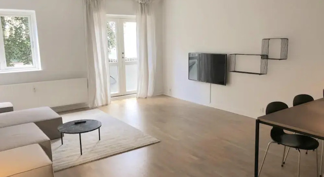 Spacious 1-bed in Frederiksberg w Balcony