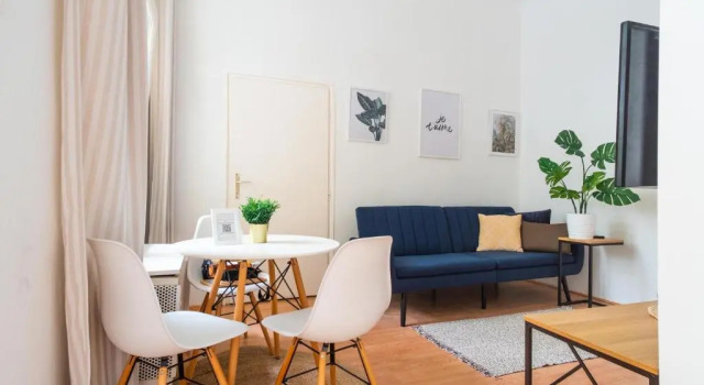 Апартаменты VERY Central 1-BR APT with patio