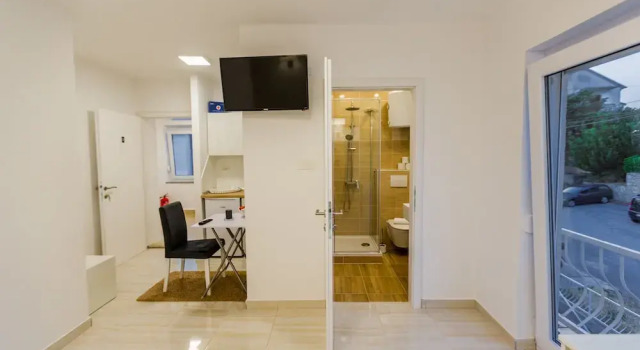 Апартаменты Apartmani Studio Sleeps 2 -parking -private Garden