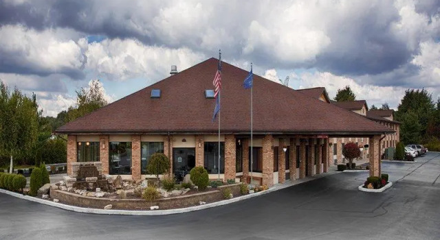 Кровать в общем номере SureStay by Best Western Grove City
