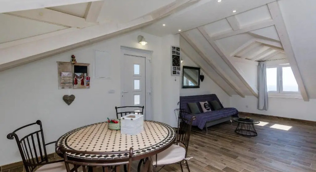 Апартаменты с 2 комнатами с балконом и с видом на море Apartments Life