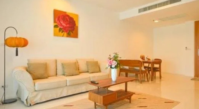 Golden House Royal Maneeya Residence