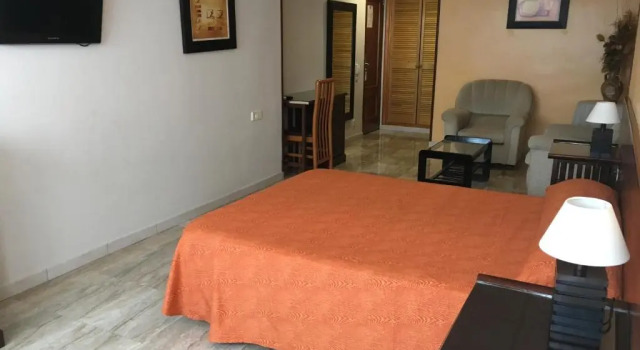 Hostal Mont Royal, Book Hotel Hoteller i Alicante med pool, Swimmingpool