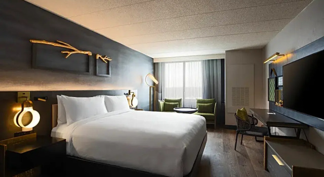 Номер Standard Renaissance Chicago North Shore Hotel