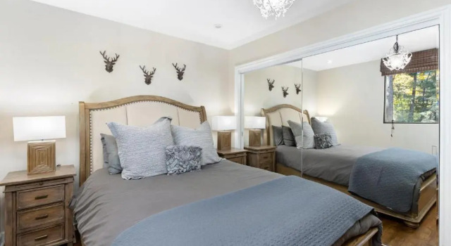 Snowflower Cabin Modern Luxe, 2 Level, 1500 sqft, AC, View, Dogs, Walk to Village, Book Hotel Lake Arrowhead Californien