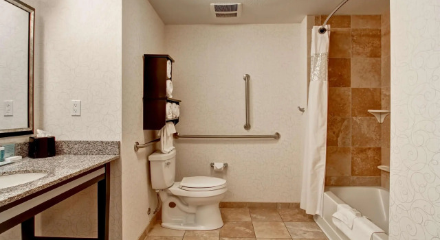 Четырёхместный номер Standard Hampton Inn & Suites Red Deer