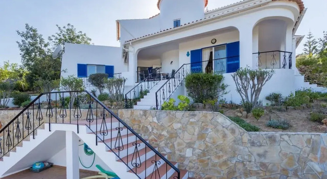 Engenho Three Bed Villa With Beautiful Countrysi, Rezerwuj Willa Hotele w Algarve z parkingiem, Parking