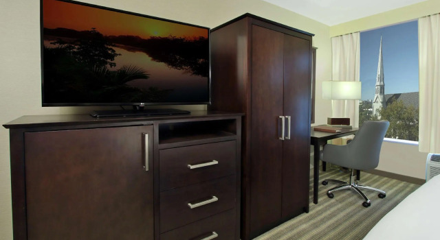 Четырёхместный номер Standard Doubletree by Hilton Newark
