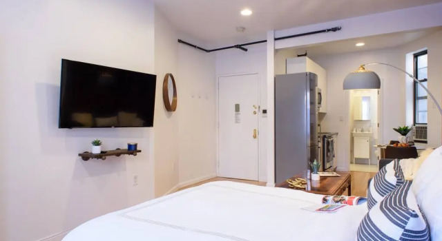 83-3w UES Central Park Newly Furnished XL Studio