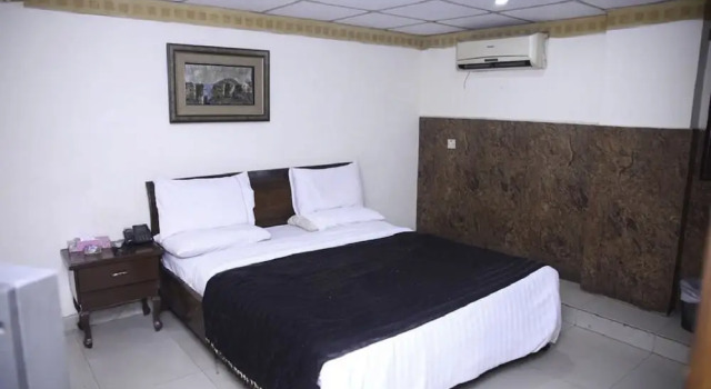 Camera Deluxe Mars Hotel Lahore
