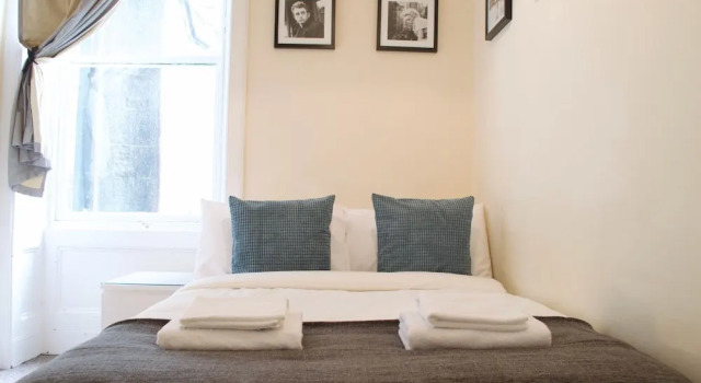 3 Bedroom Apartment In Edinburgh