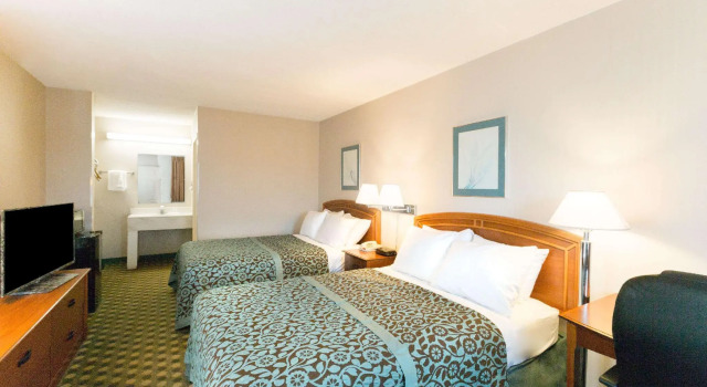 Четырёхместный номер Standard Days Inn by Wyndham Richmond