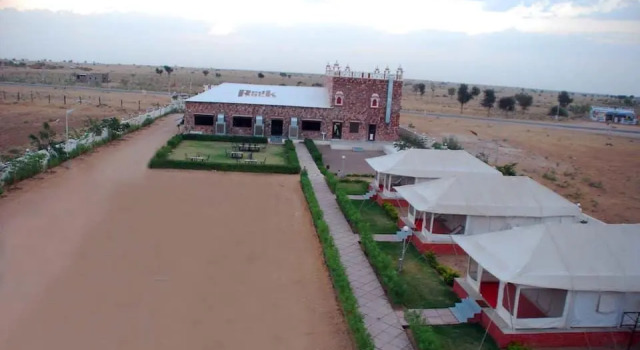 Red Rock, Boek Hotel Garna Rajasthan