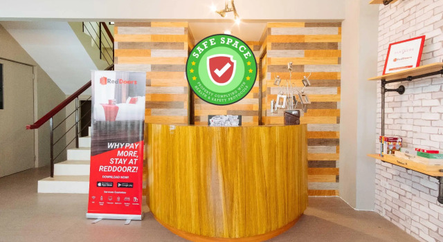 RedDoorz Plus near Osmena Highway 2 - Quarantine Hotel, Забронировать Отель Манила 