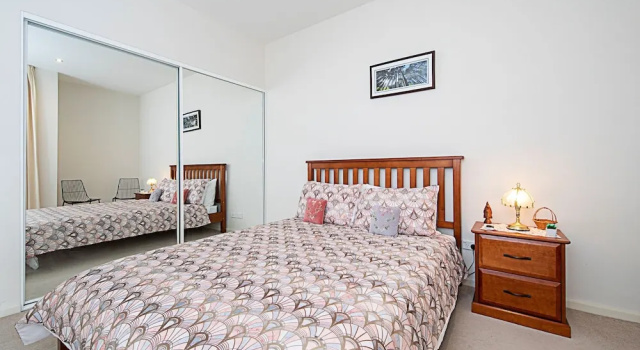 Апартаменты c 1 комнатой с балконом и с видом на город Spacious 1-Bedroom Apartment With Parking