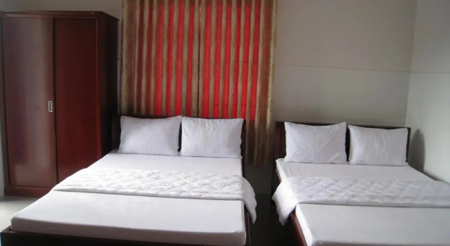 Четырёхместный номер Standard с красивым видом из окна Hoa Sua Motel