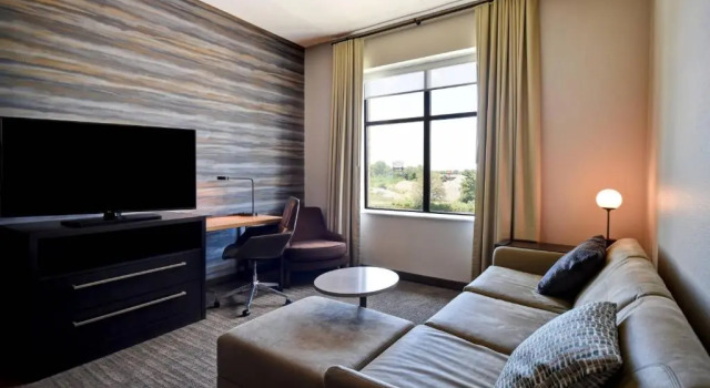 Четырёхместный люкс c 1 комнатой Residence Inn by Marriott Cincinnati Northeast/Mason