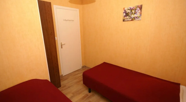 Secluded Holiday Home in Surville With Garden & Centre Nearby, Забронировать Отель  