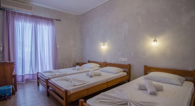 Трёхместный номер Standard с балконом George & Irene Hotel