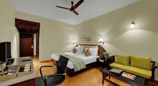 Двухместный номер Standard Kesarval The Fern Goa, Verna, Series by Marriott